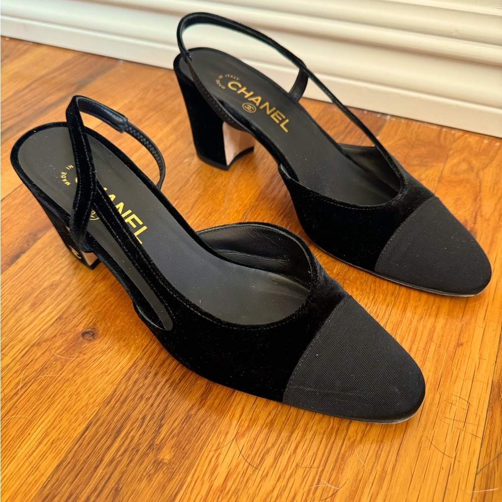 Chanel Velour Grosgrain Cap Toe CC Slingback Pumps; Black Size 39